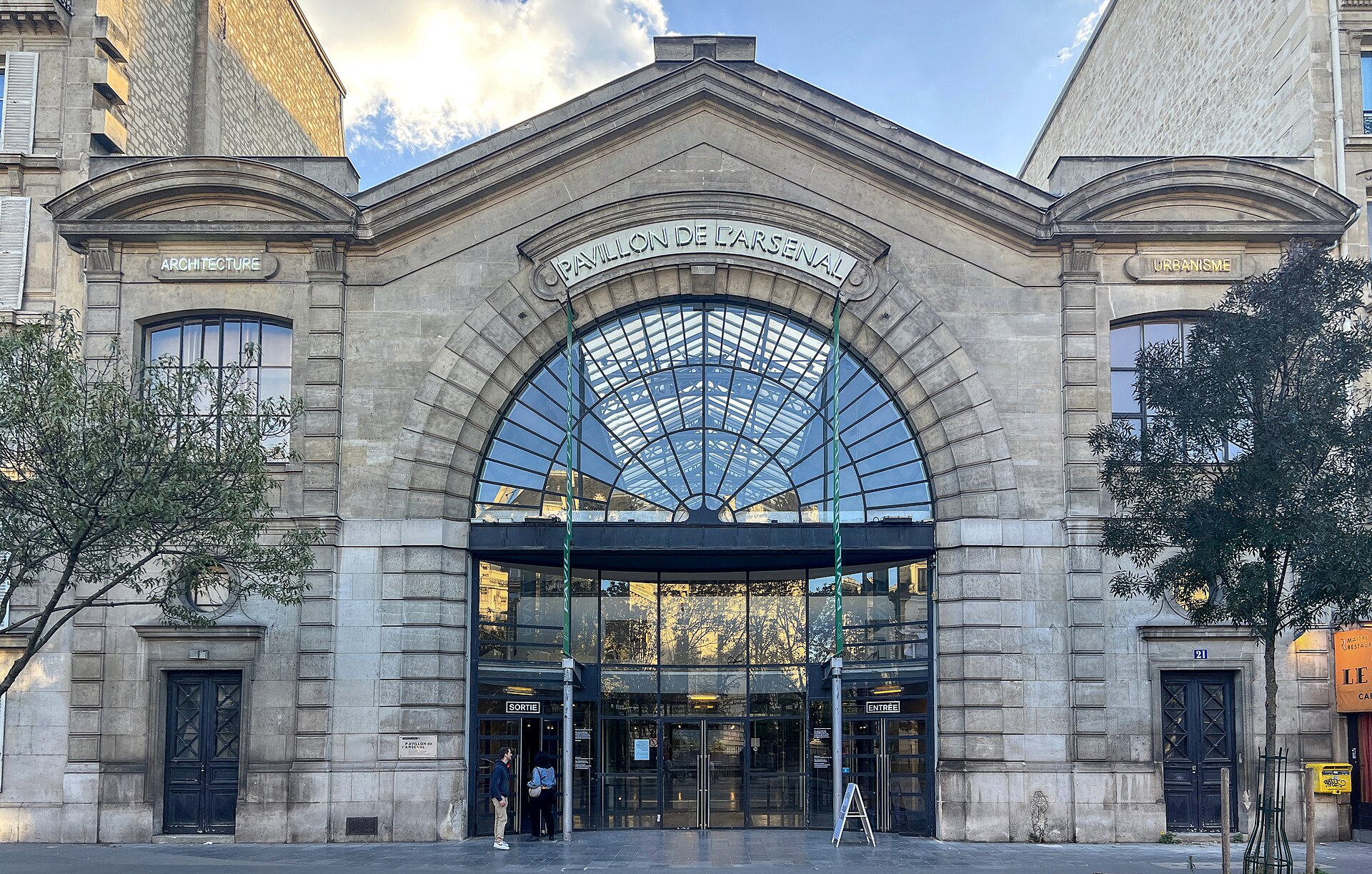 Pavillon de l'Arsenal main view