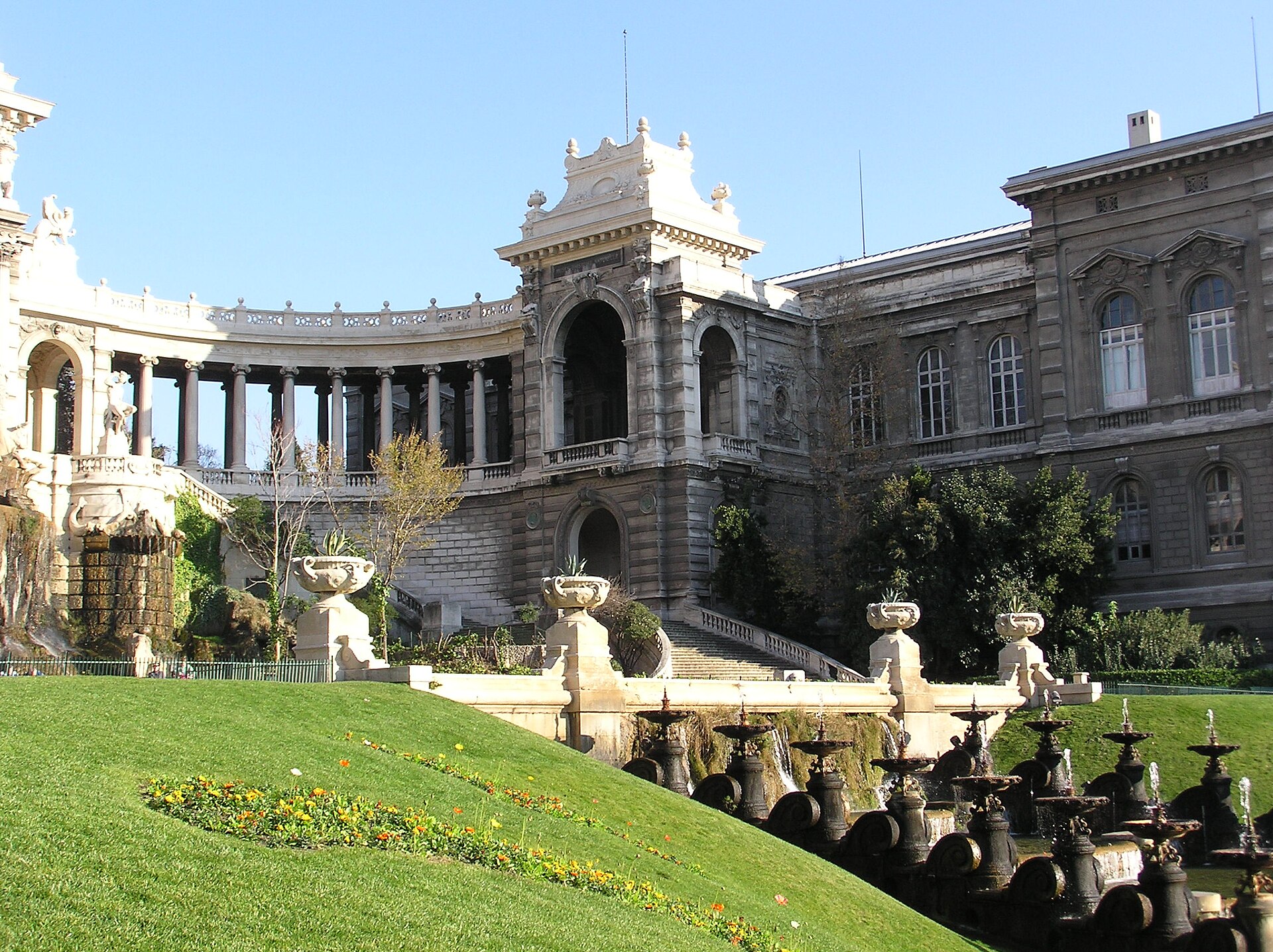 Muséum d'Histoire Naturelle main view